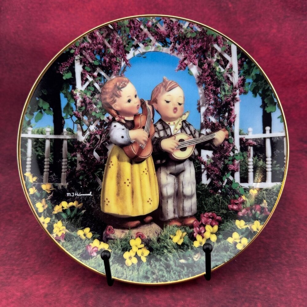 1990 DANBURY MINT "LITTLE MUSICANS" BY M.J HUMMEL COLLECTORS PLATE #V84083 8-1/4